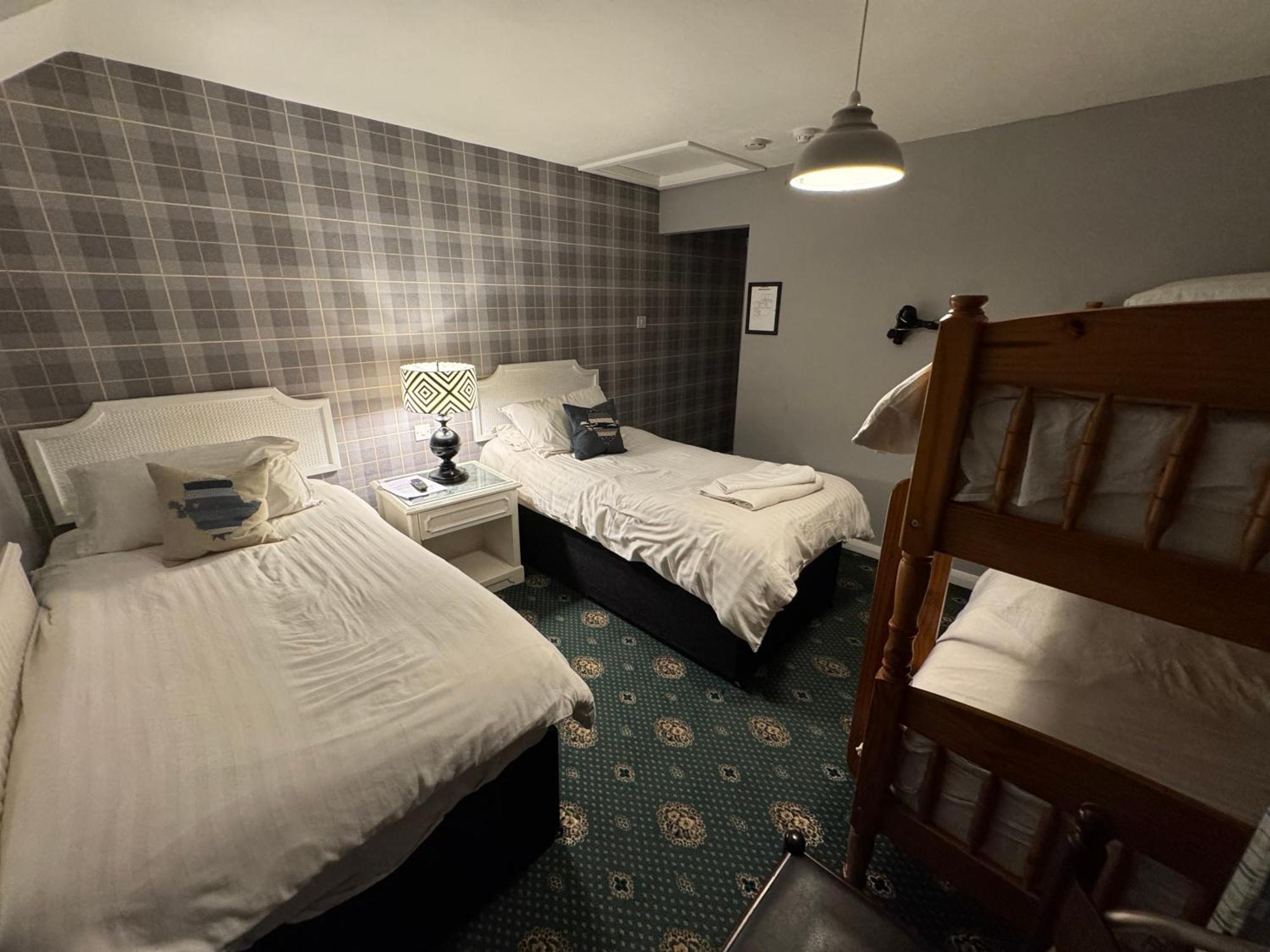 Holland Hotel Llanfachraeth Eksteriør billede